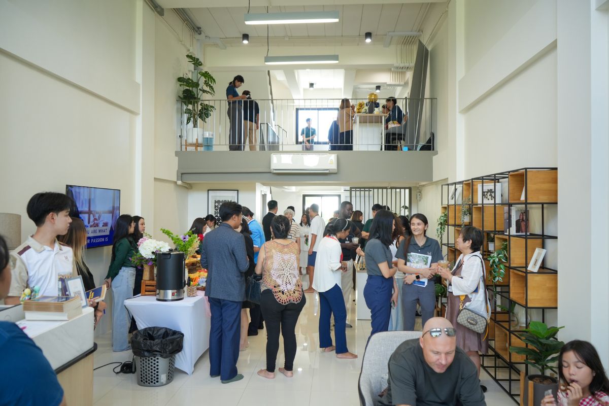 CMBN members and guests at a CMBN gathering